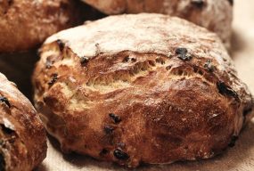 Hunter's Bread with Walnuts and Preiselberries