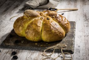 Kürbisbrot mit Kirschen