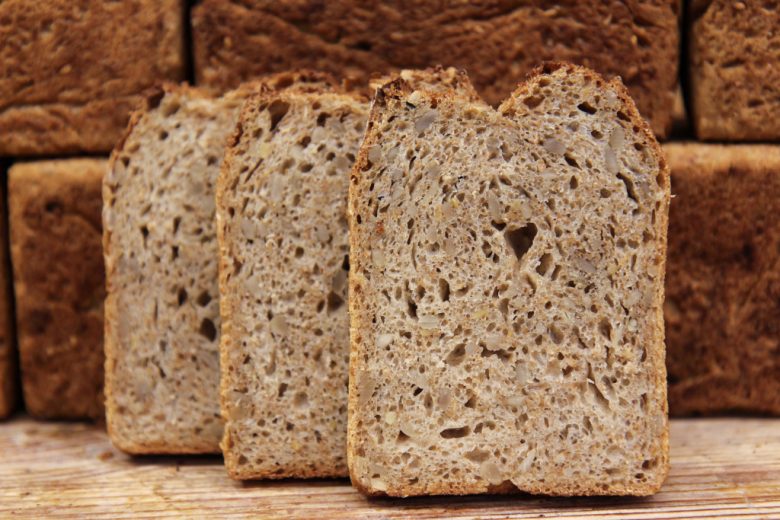 Dinkelvollkornbrot mit Sonnenblumenkernen – HOMEBAKING BLOG